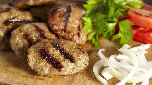 Airfryer anne köftesi tarifi: Airfryer'da anne köftesi nasıl yapılır? 