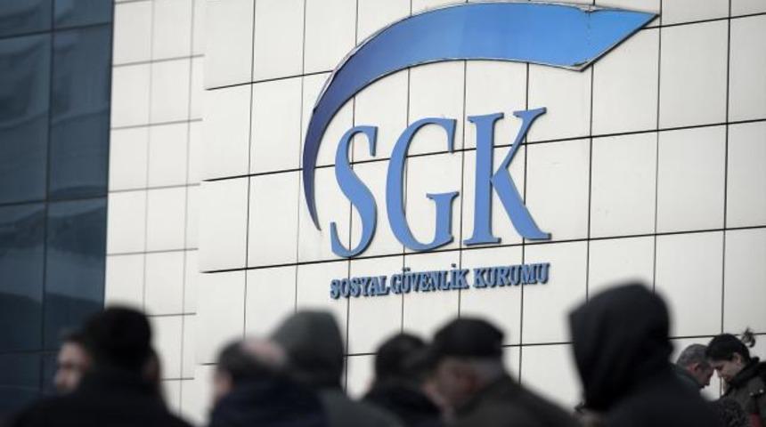 EYT'liler dikkat: SGK'da uzun kuyruklara gerek yok! Kolayca yapabilirsiniz...