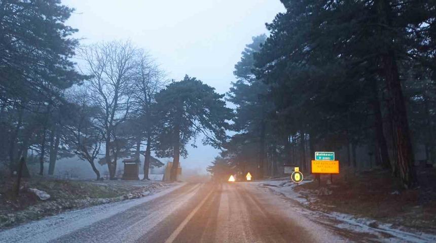 Kazdağları’nda beklenen kar yağışı başladı