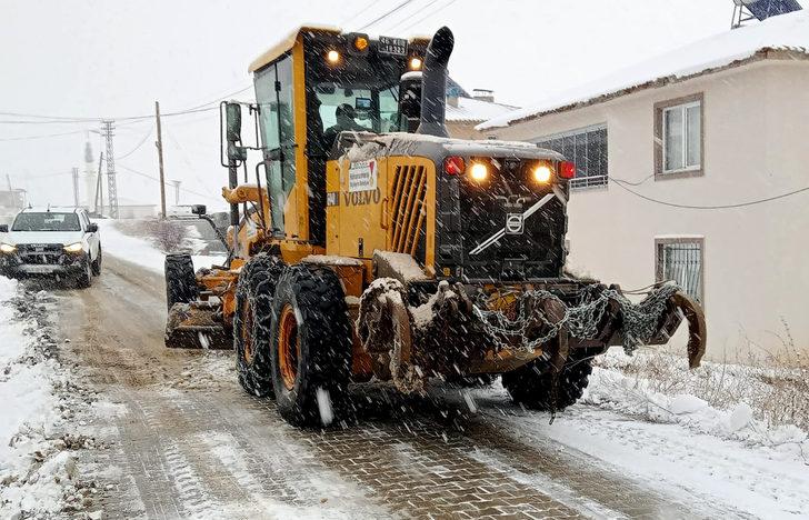 Kahramanmaraş'ta kardan kapanan 219 mahalle yolu ulaşıma açıldı