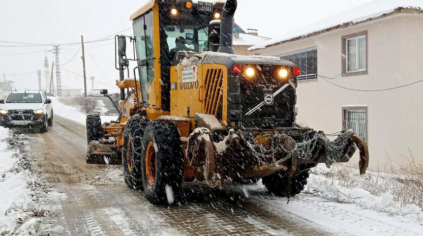 Kahramanmaraş'ta kardan kapanan 219 mahalle yolu ulaşıma açıldı