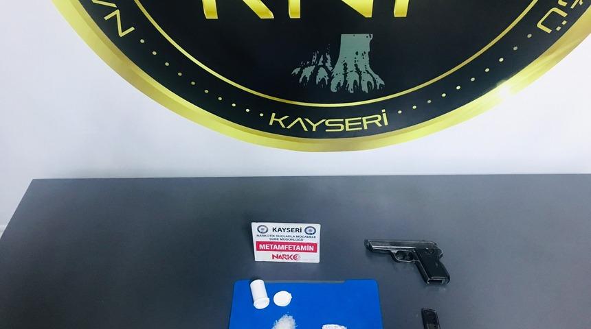 Kayseri'de uyuşturucu operasyonunda 8 şüpheli tutuklandı