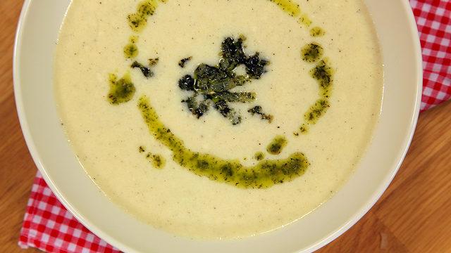 Lebeniye çorbası nasıl yapılır? Zuhal Topal'la Yemekteyiz lebeniye çorbası tarifi! Bu lezzete doyamayacaksınız