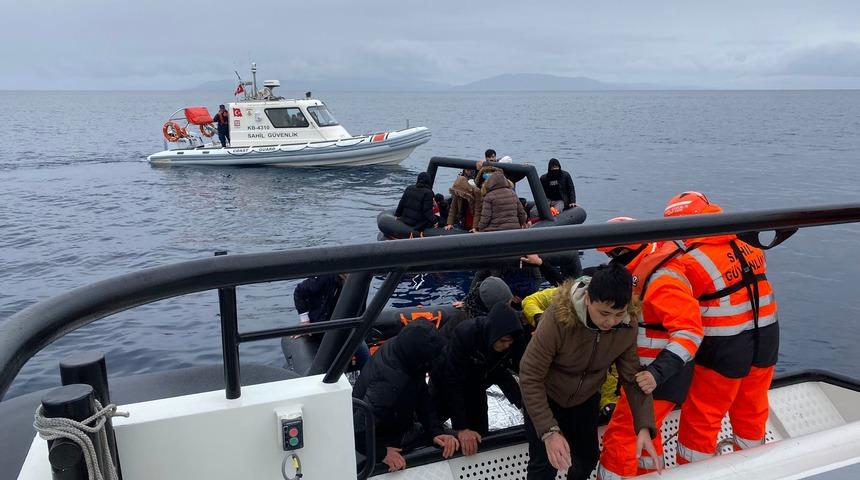 İzmir açıklarında 36 düzensiz göçmen kurtarıldı, 40 göçmen yakalandı
