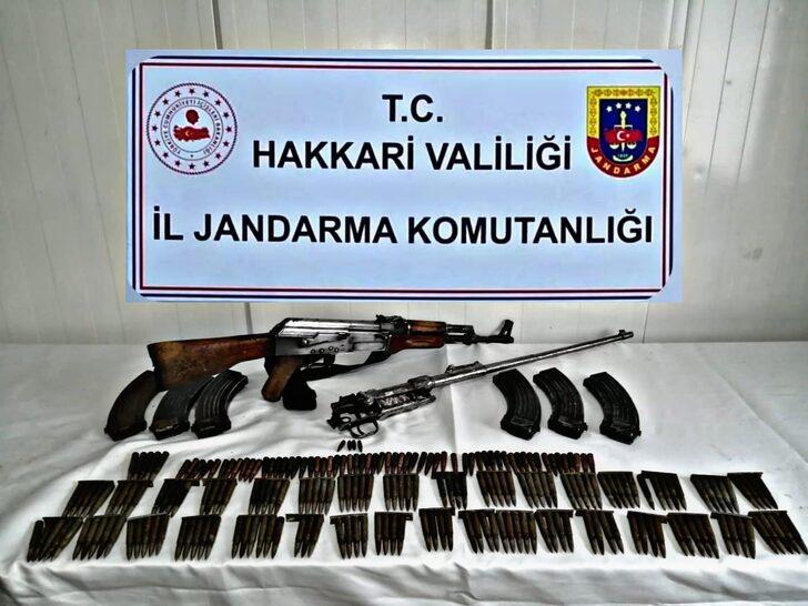 Hakkari'de bir evde silah ve mühimmat ele geçirildi
