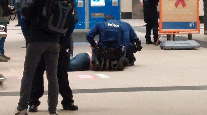 Belçika'nın başkentindeki tren garında bıçaklı saldırı!