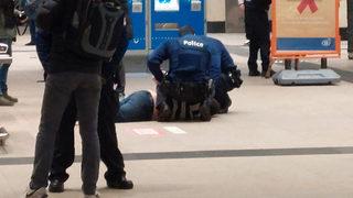 Belçika'nın başkentindeki tren garında bıçaklı saldırı!