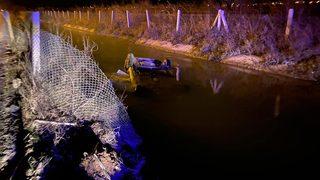 Antalya'da yoldan çıkan otomobil sulama kanalına uçtu