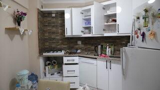 Apartmandaki 9 daireye birden hırsız girdi! Ne buldularsa götürmüşler, kombi, batarya, tencere...