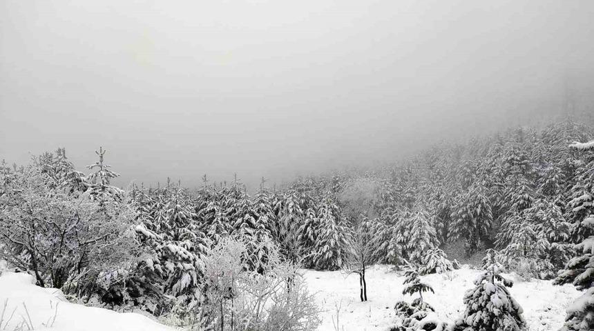 Emet Eğrigöz Dağı’nda kar kalınlığı 25 santimetreyi geçti