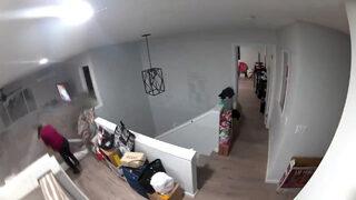 Dehşete düşüren olay! Eve düşen dev kaya parçasının altında kalmaktan son anda kurtuldu