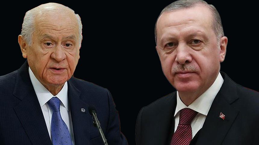 Davutoğlu'ndan Erdoğan ve Bahçeli'ye 'yeniden adaylık' yanıtı: Dikkatli okusunlar