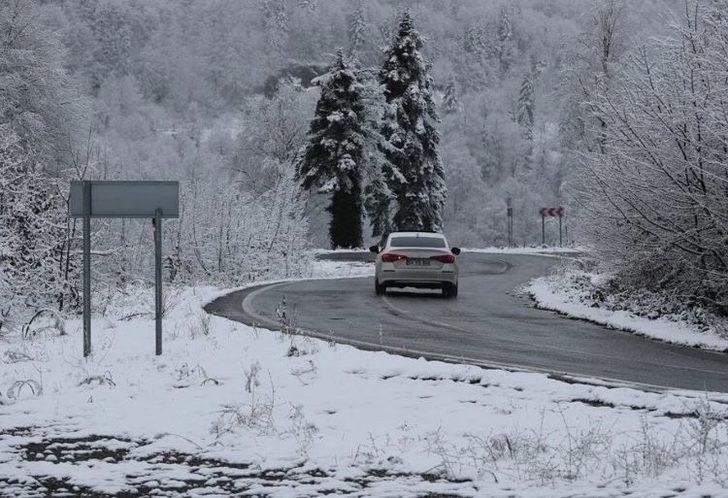 Kar sevinci! Sokaklar beyaz örtüyle kaplandı, kar kalınlığı 10 santimetreye kadar çıktı G3