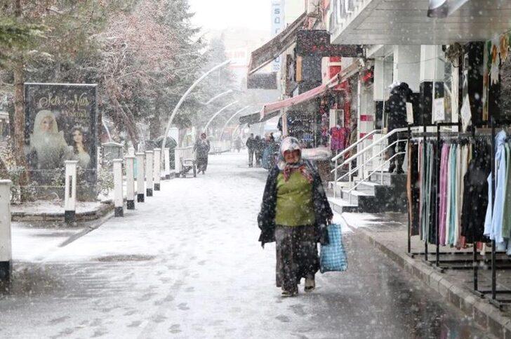 Kar sevinci! Sokaklar beyaz örtüyle kaplandı, kar kalınlığı 10 santimetreye kadar çıktı G4