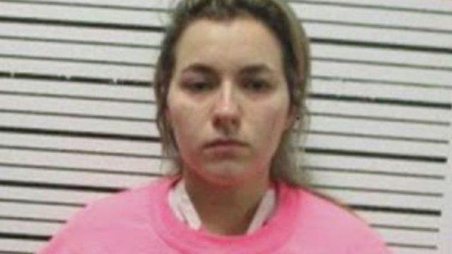 Kadın öğretmen öğrencisini cinsel ilişkiye girmek için mezarlığa götürdü! “Haftada üç kez gidiyorlardı”