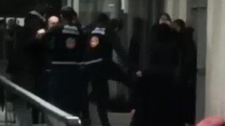 Gümrük memuru, kadına tekme ve tokat atmıştı! Sosyal medyadaki görüntüler sonrası açıklama: Görevden alındılar