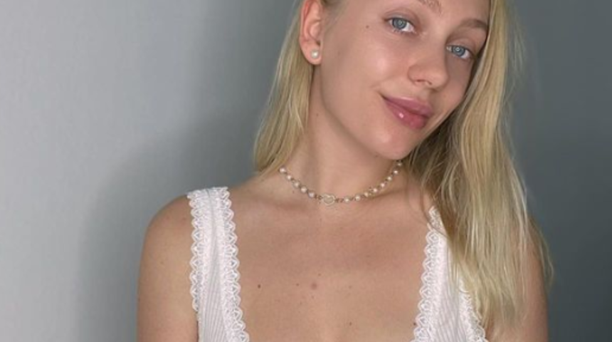 Yetişkin film yıldızı Braylin Bailey, sarı iç çamaşırı takımıyla sosyal medyayı salladı! Pozu resmen olay oldu