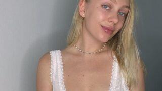 Yetişkin film yıldızı Braylin Bailey, sarı iç çamaşırı takımıyla sosyal medyayı salladı! Pozu resmen olay oldu