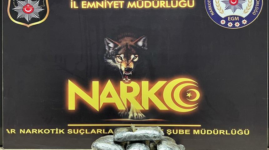 Kapıkule'de, otomobil koltuklarının altından 2,8 kilo skunk çıktı