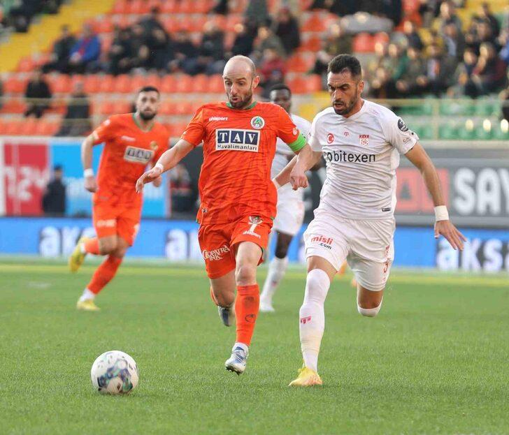 Sivasspor 3 puanı 3 golle aldı! Yiğidolar, sahasında 8 maçtır yenilmeyen Alanyaspor'u farklı geçti 