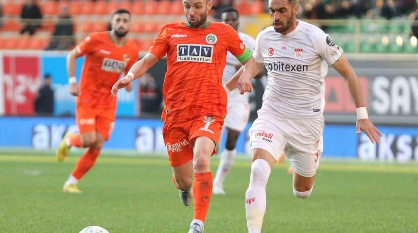 Sivasspor 3 puanı 3 golle aldı! Yiğidolar, sahasında 8 maçtır yenilmeyen Alanyaspor'u farklı geçti 