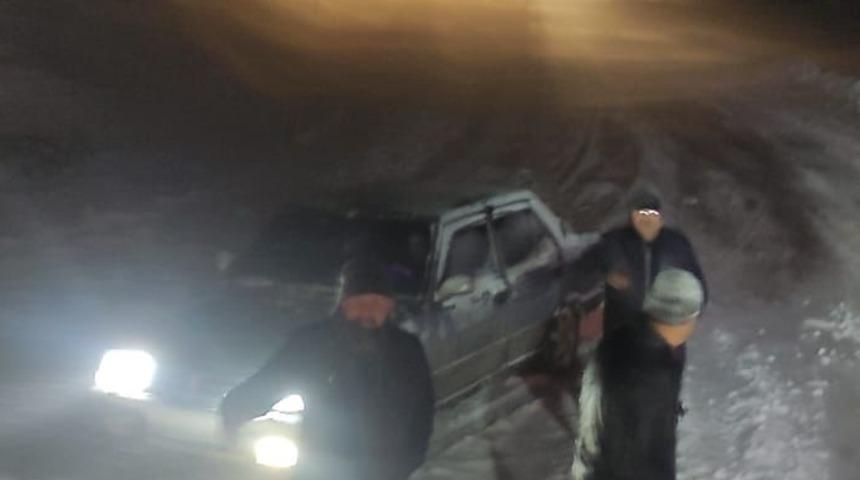 Adana'da kar nedeniyle kapanan kara yolu açıldı