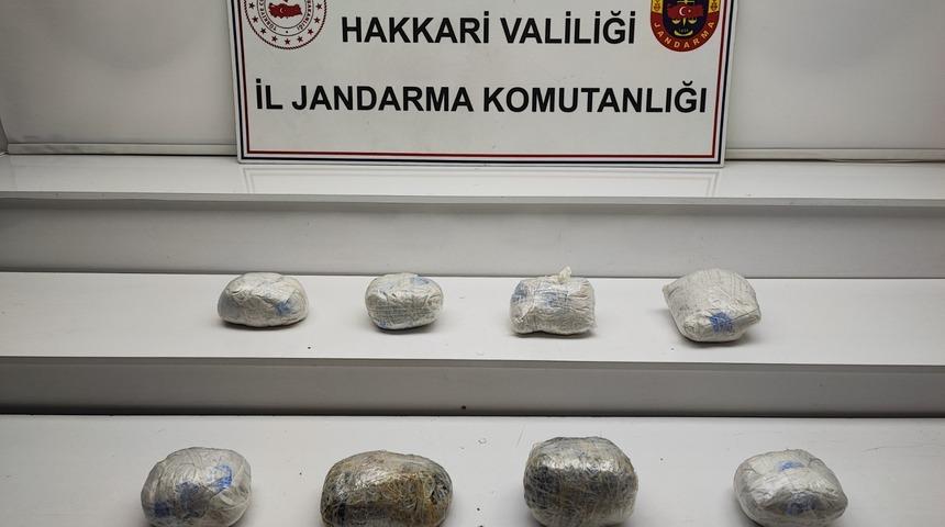 Hakkari kırsalında 10 kilo 900 gram uyuşturucu ele geçirildi