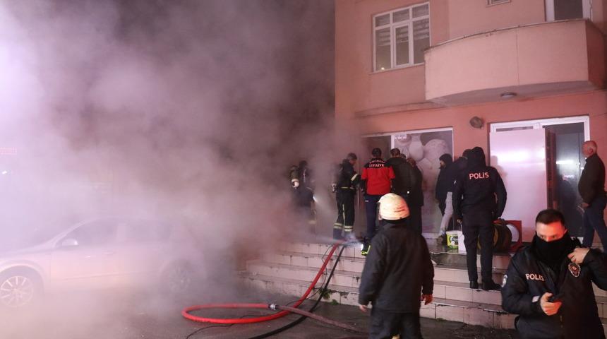 Kocaeli'de market deposunda çıkan yangın söndürüldü