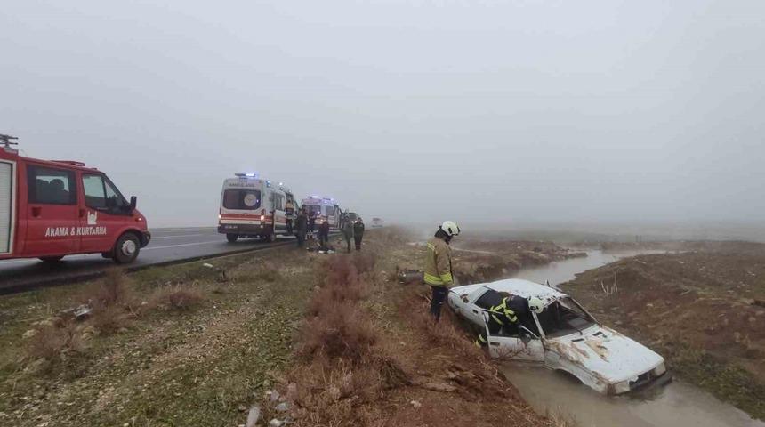 Nusaybin’de kontrolden çıkan otomobil su kanalı düştü: 4 yaralı