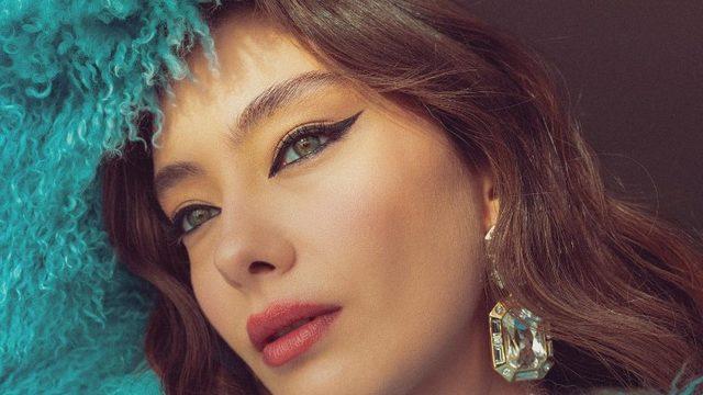 Neslihan Atagül transparan elbisesiyle büyüledi! Fiyatı dudak uçuklattı