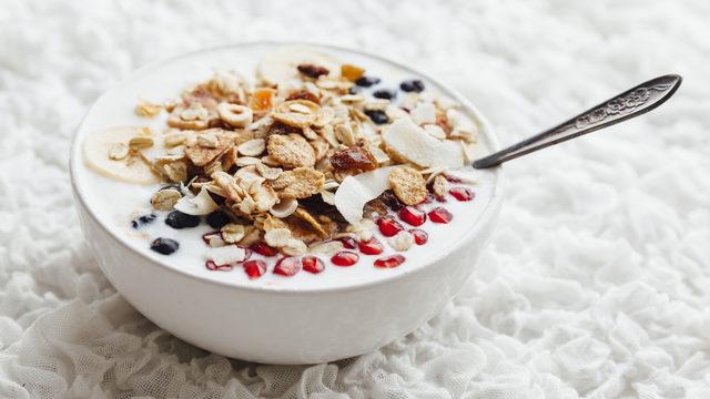 Airfryer meyveli, kuru yemişli granola tarifi: Airfryer'da meyveli, kuru yemişli granola nasıl yapılır?