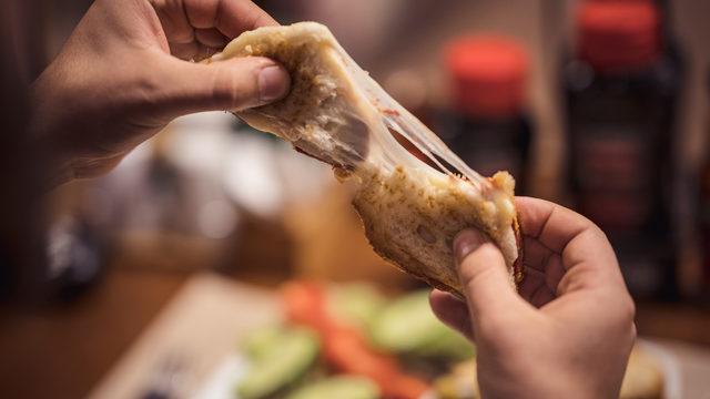 Airfryer çedar peynirli tost tarifi: Airfryer'da çedar peynirli tost nasıl yapılır?