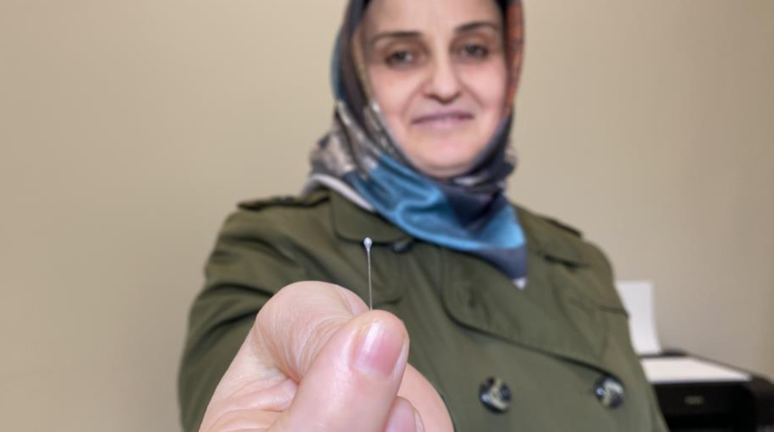 Hapşırmasıyla iğneyi yutması bir oldu! Yaşadığı şokla acı içinde kaldı