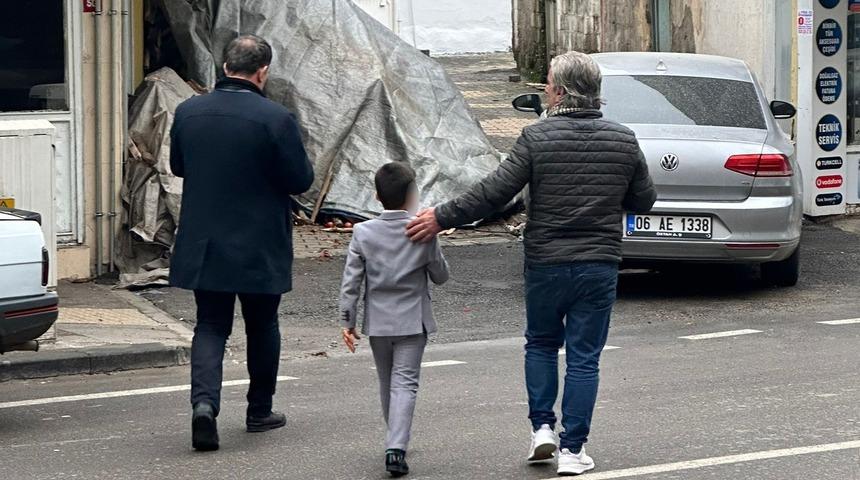 Kaybolan çocuğa esnaf sahip çıktı