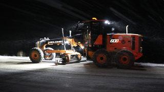 Kop Dağı Geçidi'nde kar ve tipi etkili oluyor