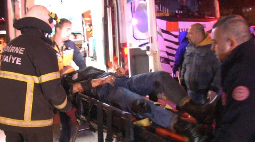 Edirne&rsquo;de ekipler ara&ccedil;ta sıkışan yaralı kadını kurtarmak i&ccedil;in seferber oldu
