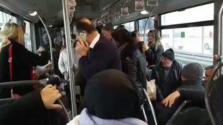 Metrobüste telefonumu çaldın kavgası! İki kadın birbirine girdi