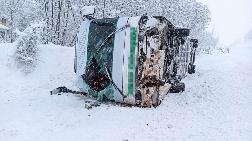 SON DAKİKA | Bingöl'de feci kaza! Yolcu otobüsü devrildi: 12 yaralı