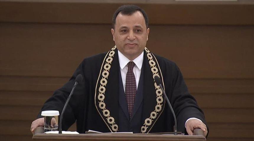 Yeni Anayasa Mahkemesi Başkanı Zühtü Arslan kimdir? Prof. Dr. Zühtü Arslan kaç yaşında, aslen nereli, evli mi?