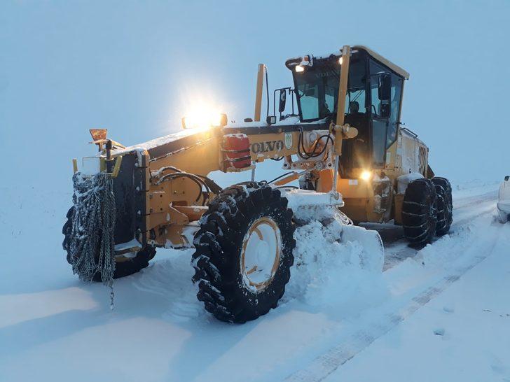Sivas ve Kayseri'de kar nedeniyle 300 köy yolu ulaşıma kapandı