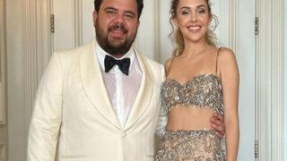 Eser Yenenler'in eşi Berfu Yenenler Prestij Meselesi'nin galasında! Derin bacak dekoltesiyle verdiği poza yorum yağdı