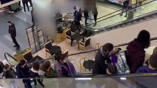 AVM'de korkunç olay! Ayağı yürüyen merdivene sıkışan çocuğun 3 parmağı koptu