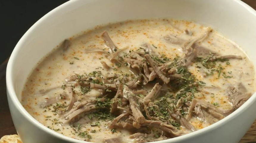 Yemek davetlerinin vazgeçilmezi: Zuhal Topal'la Yemekteyiz Etli düğün çorbası tarifi! Etli düğün çorbası nasıl yapılır?