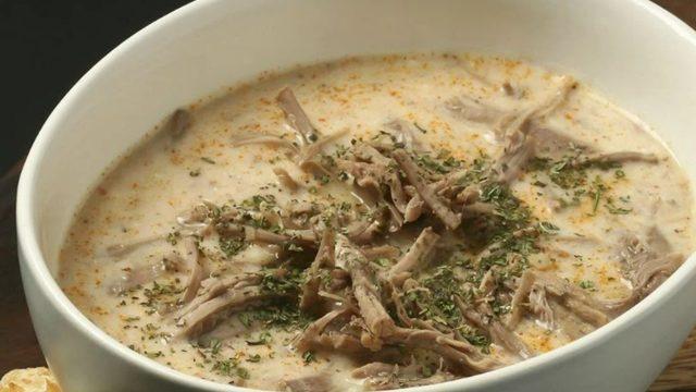 Yemek davetlerinin vazgeçilmezi: Zuhal Topal'la Yemekteyiz Etli düğün çorbası tarifi! Etli düğün çorbası nasıl yapılır?