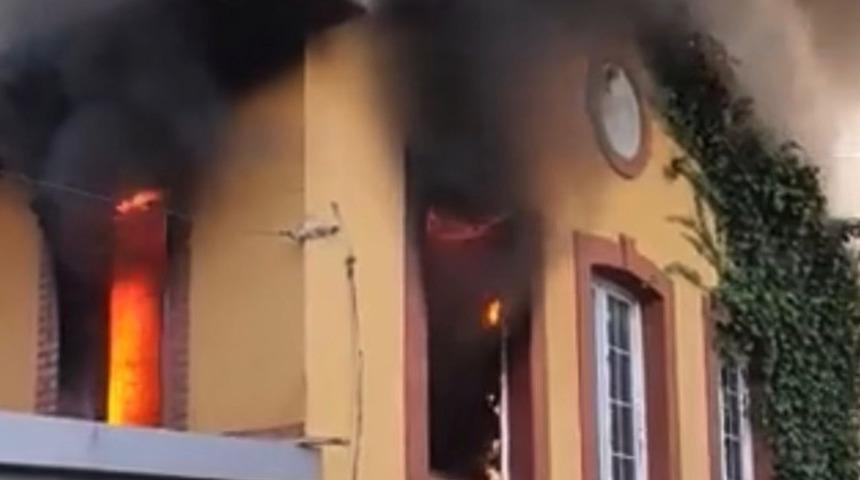 Son dakika: Kadıköy'de metruk karakol binasında yangın çıktı! Ekipler bölgede