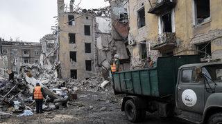 Rusya o şehri vurdu! Ukrayna Genelkurmay Başkanlığı: Apartmanlar, çocuk polikliniği, okul hasar gördü, siviller hayatını kaybetti