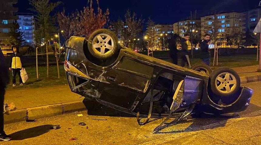 Diyarbakır'da trafik kazası: 6 kişi yaralandı
