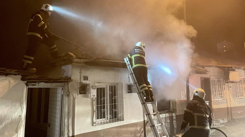 Edirne'de yangın çıkan ev kullanılamaz hale geldi