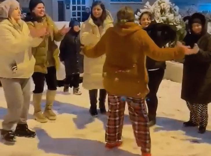 Ankara beyaza büründü! Kar yağışını sokakta halay çekerek kutladılar