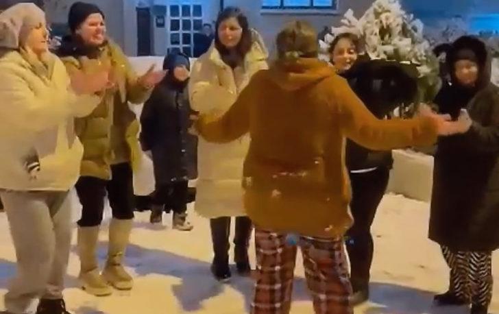 Ankara beyaza büründü! Kar yağışını sokakta halay çekerek kutladılar